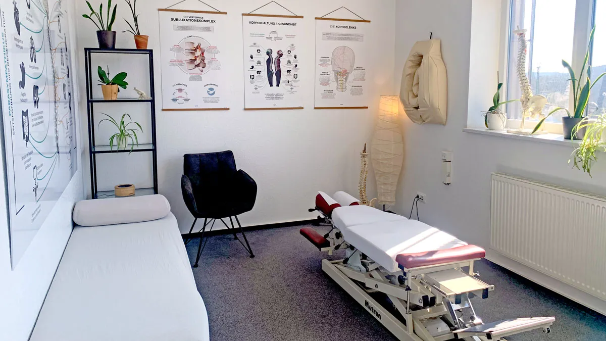 Behandlungsraum der Chiropraxis